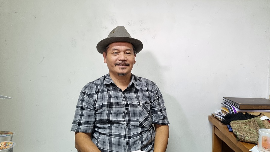 Dosen Program Studi Pendidikan Kriya Fakultas Bahasa Seni dan Budaya Universitas Negeri Yogyakarta (UNY) Dr. Muhajirin.