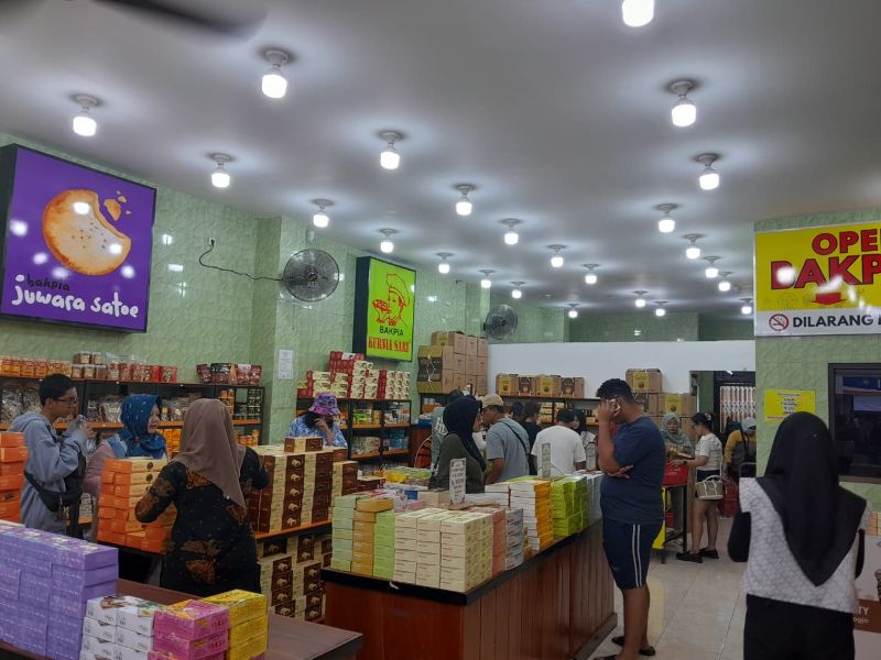 Pusat oleh-oleh Jogja, bakpia di Kawasan Malioboro.