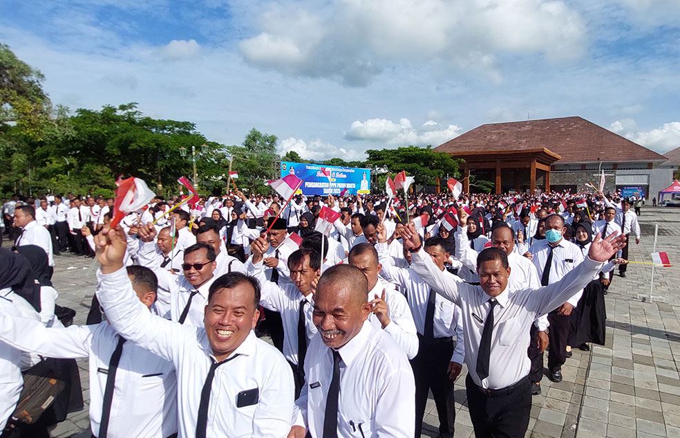 DILANTIK: PPPK Paruh Waktu di Kulon Progo bergembira pasca mendapatkan pengangkatan status.