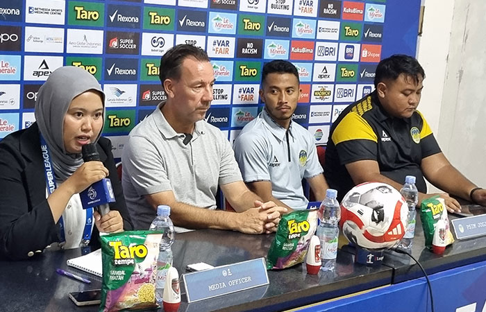Sesi konferensi pers setelah pertandingan antara PSIM Jogja melawan Semen Padang