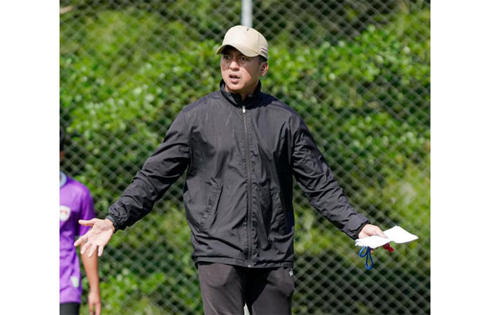 Pelatih Kendal Tornado FC, Stefan Keeltjes.
