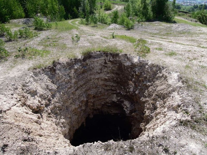 Ilustrasi terjadinya sinkhole di Sumbar, hebohkan warga.