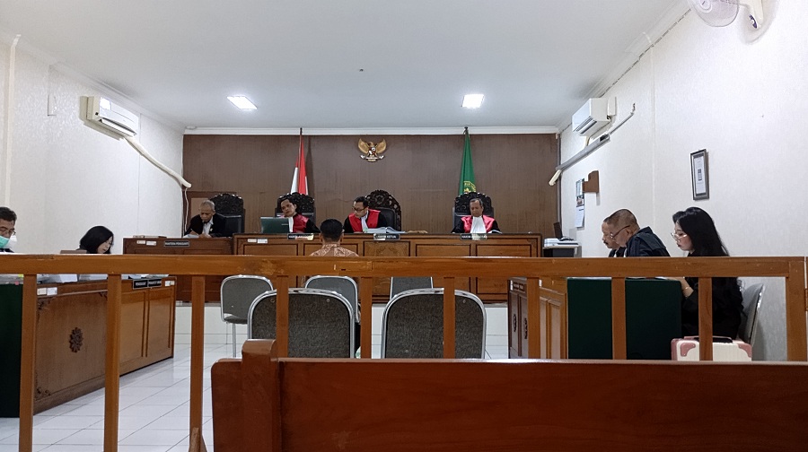 SIDANG: Saksi Yusak Hendrawan saat menyampaikan keterangannya di depan majelis hakim dalam persidangan korupsi bandwith yang dilakukan ESP di Ruang Sari Pengadilan Negeri Jogja Senin (5/1/2026).