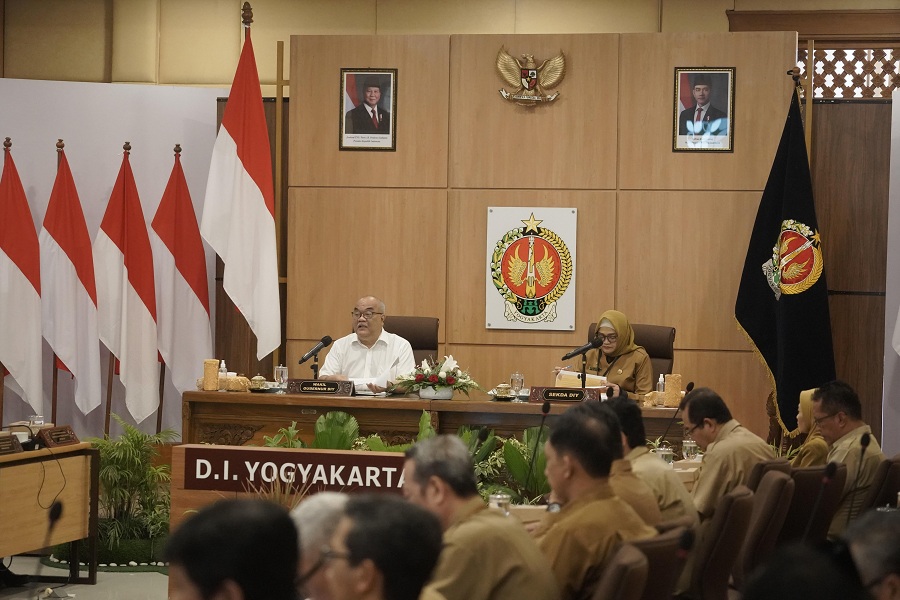 Wakil Gubernur (Wagub) DIJ KGPAA Paku Alam X dalam Kick Off Meeting Pelaporan Pemerintah Daerah se DIJ di Gedhing Pracimasana, Kompleks Kepatihan Jogja, Senin (5/1/2026).