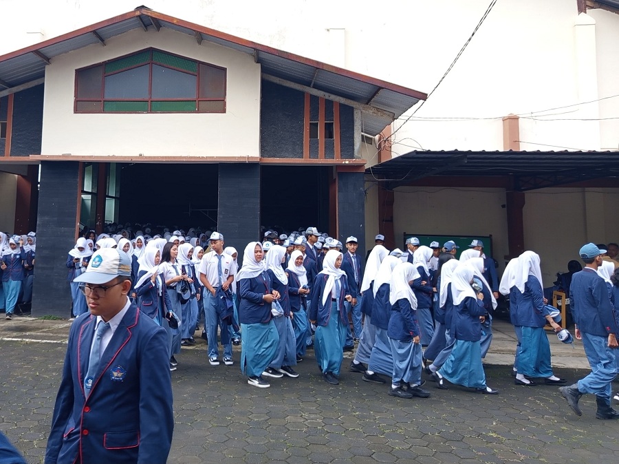 RAMAI: Suasana SMAN 5 Magelang usai melakukan doa bersama untuk Ali, Senin (5/1/2026).