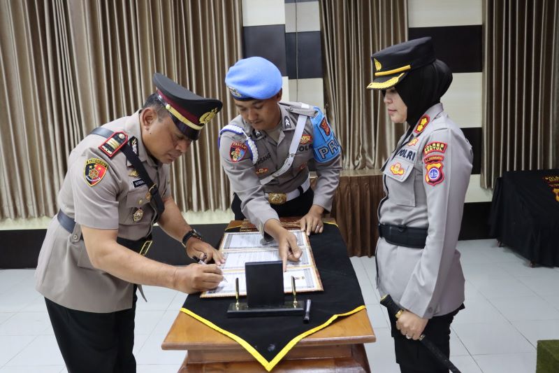 MUTASI: Sejumlah kapolsek sedang sertijab di Aula Wira Pratama Mapolres Bantul Selasa (6/1).