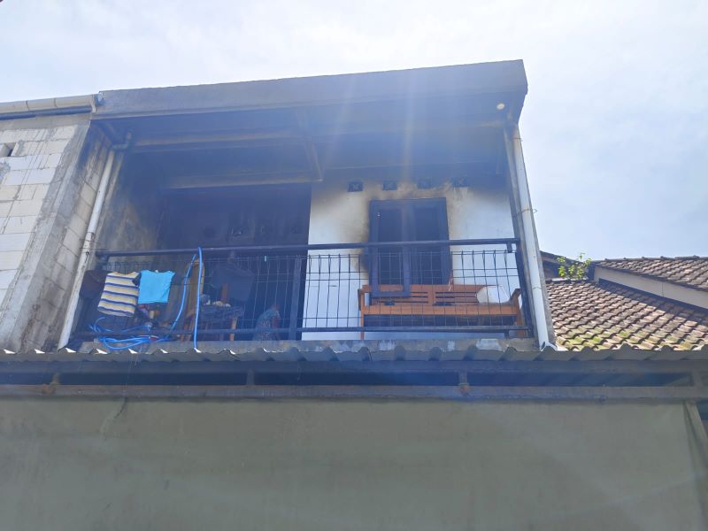 Kondisi kamar rumah warga Ngestiharjo yang terbakar, diduga karena korsleting listrik Selasa (6/1).