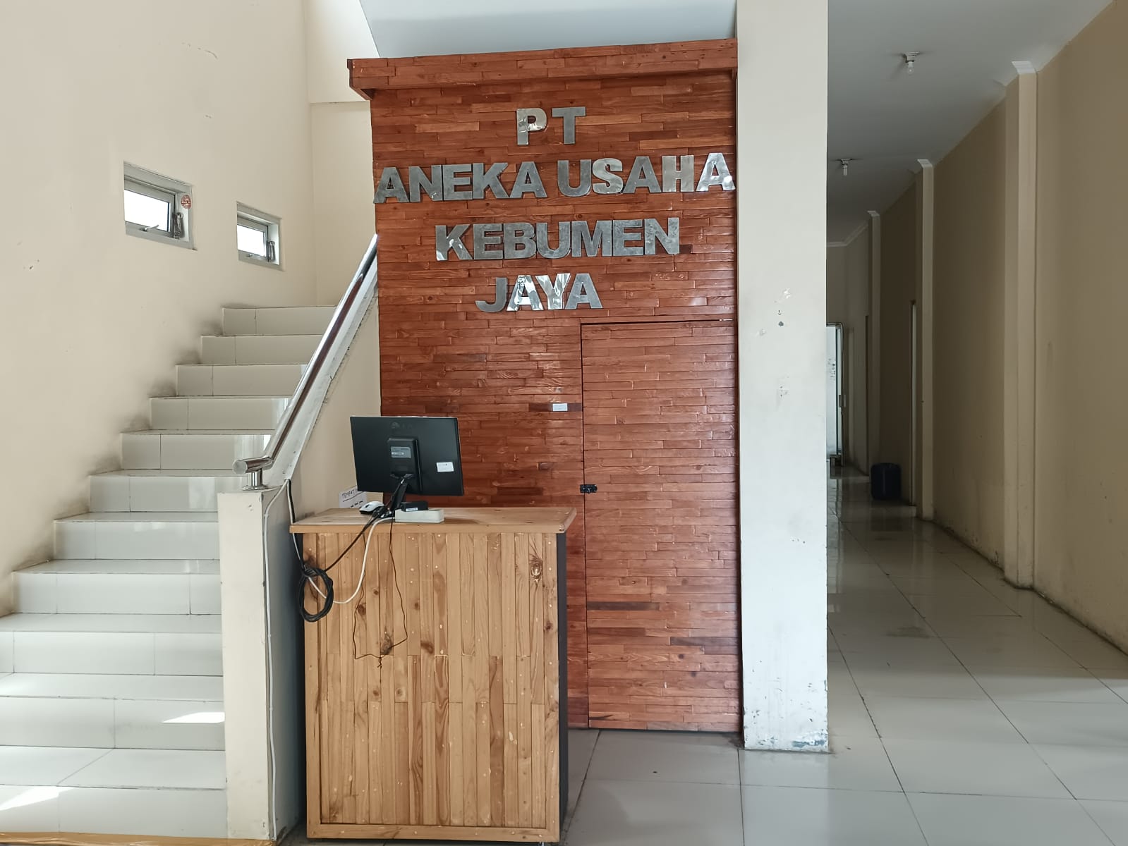 Suasana kantor PT Aneka Usaha Kebumen Jaya yang berada di Jalan Pemuda Nomor 76, Kebumen tampak sepi. (M Hafied/Radar Jogja)  &nbsp;