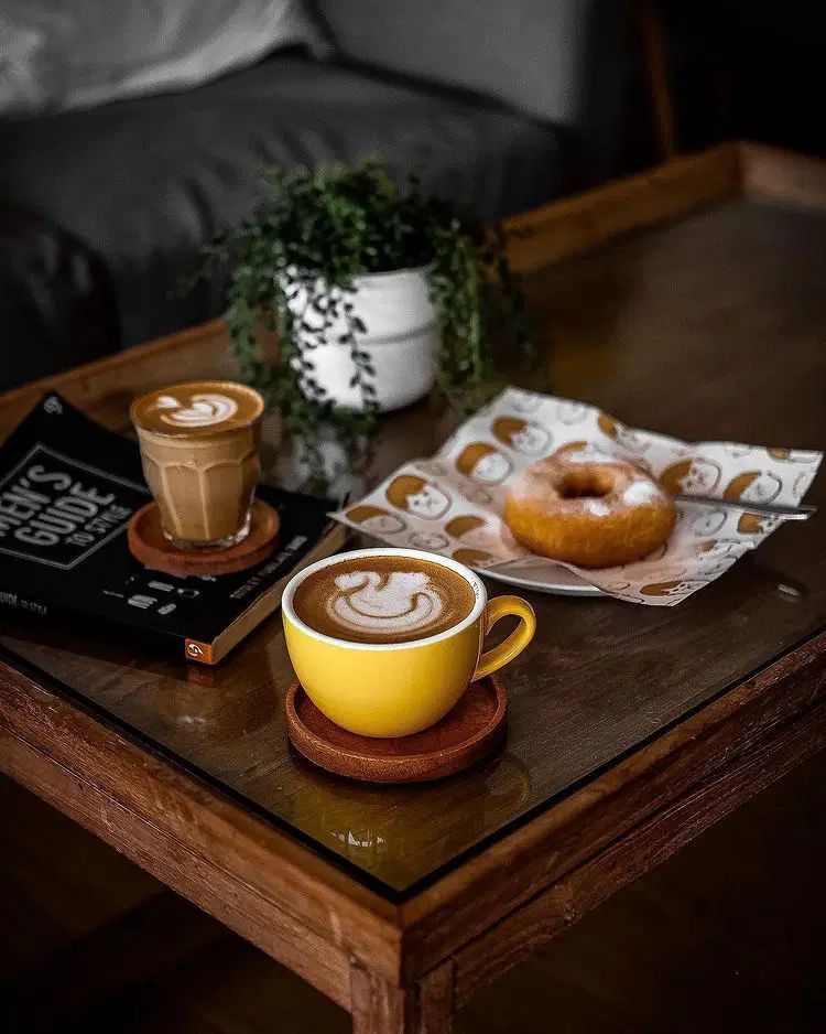 Minum kopi setiap hari.