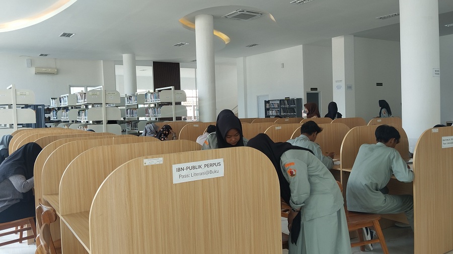 RAMAI: Suasana Perpustakaan Daerah Bantul di lantai satu Sabtu (16/8/25).