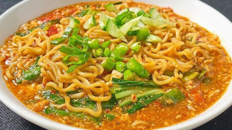 Mie tek-tek pedas nyambar muantep.