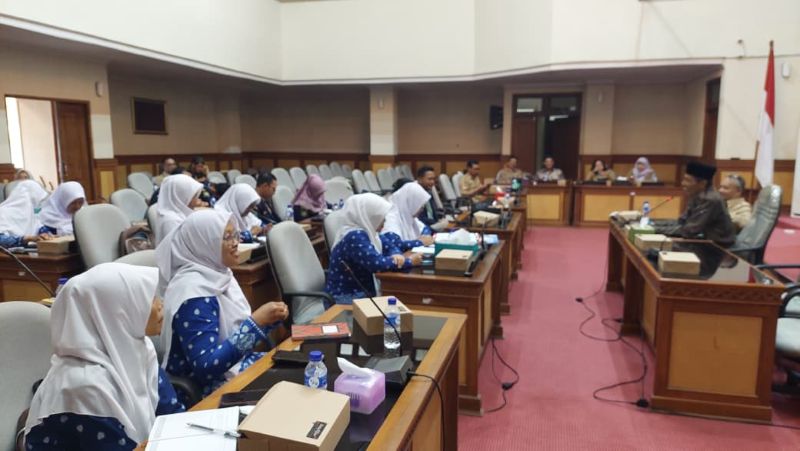 AUDIENSI: Himpunan Guru PAUD se-Kulon Progo membicarakan nasib mereka ke DPRD Kulon Progo beberapa waktu lalu.&nbsp;