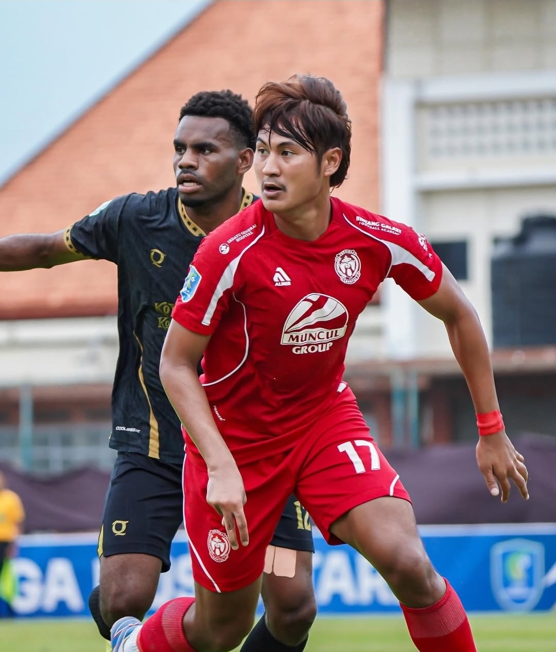 Para pemain Persiba Bantul saat menghadapi Waanal Brothers FC