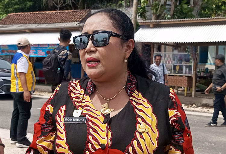 Bupati Gunungkidul mengaku tak punya niat sedikitpun mengubah warna PDH ASN Gunungkidul, Berganti menjadi identik dengan warna parpol.