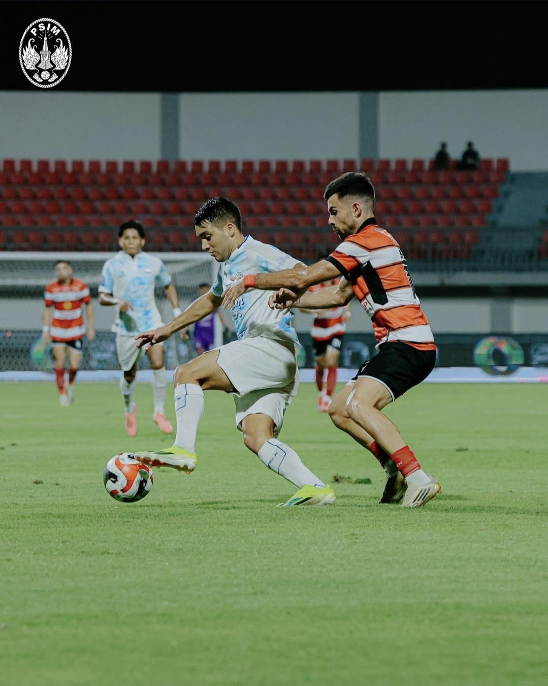 Pertandingan antara PSIM Jogja melawan Madura United di Stadion Gelora Ratu Pamelingan, Sabtu (10/1) malam