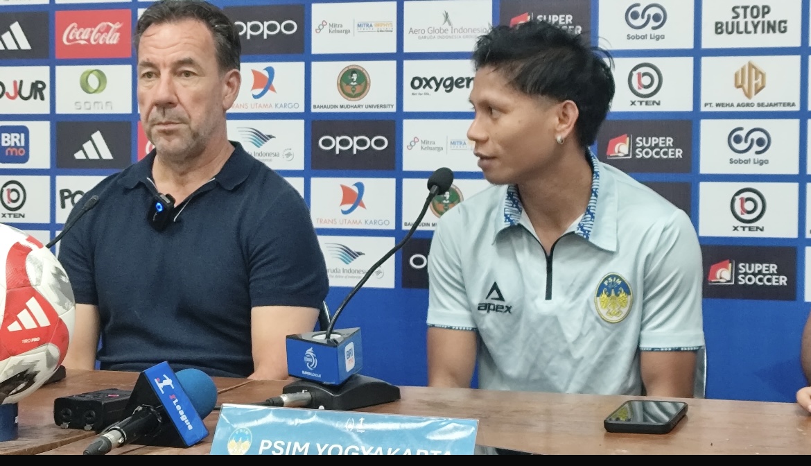 Sesi konferensi pers setelah pertandingan antara PSIM Jogja melawan Madura United