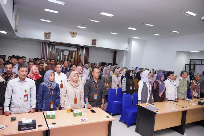 TREN POSITIF: PT BPR BKK Kebumen sebagai bank milik daerah berhasil menyumbang PAD Rp 3,1 miliar. Hal ini ditegaskan jajaran direksi saat pembinaan karyawan bank pada Sab