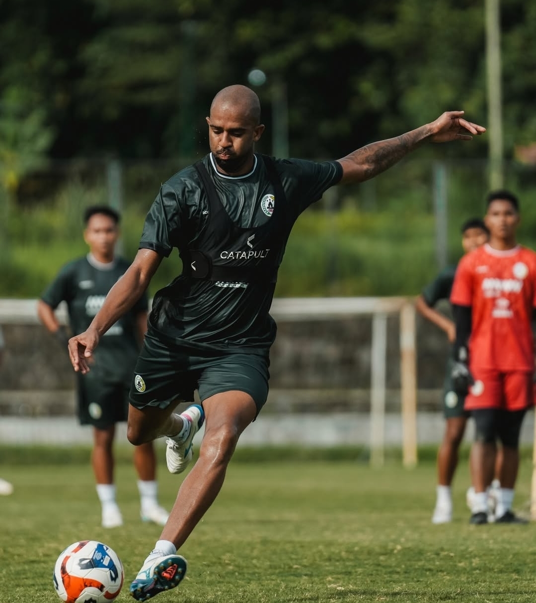 Bek asing anyar PSS Sleman Lucas Gama.