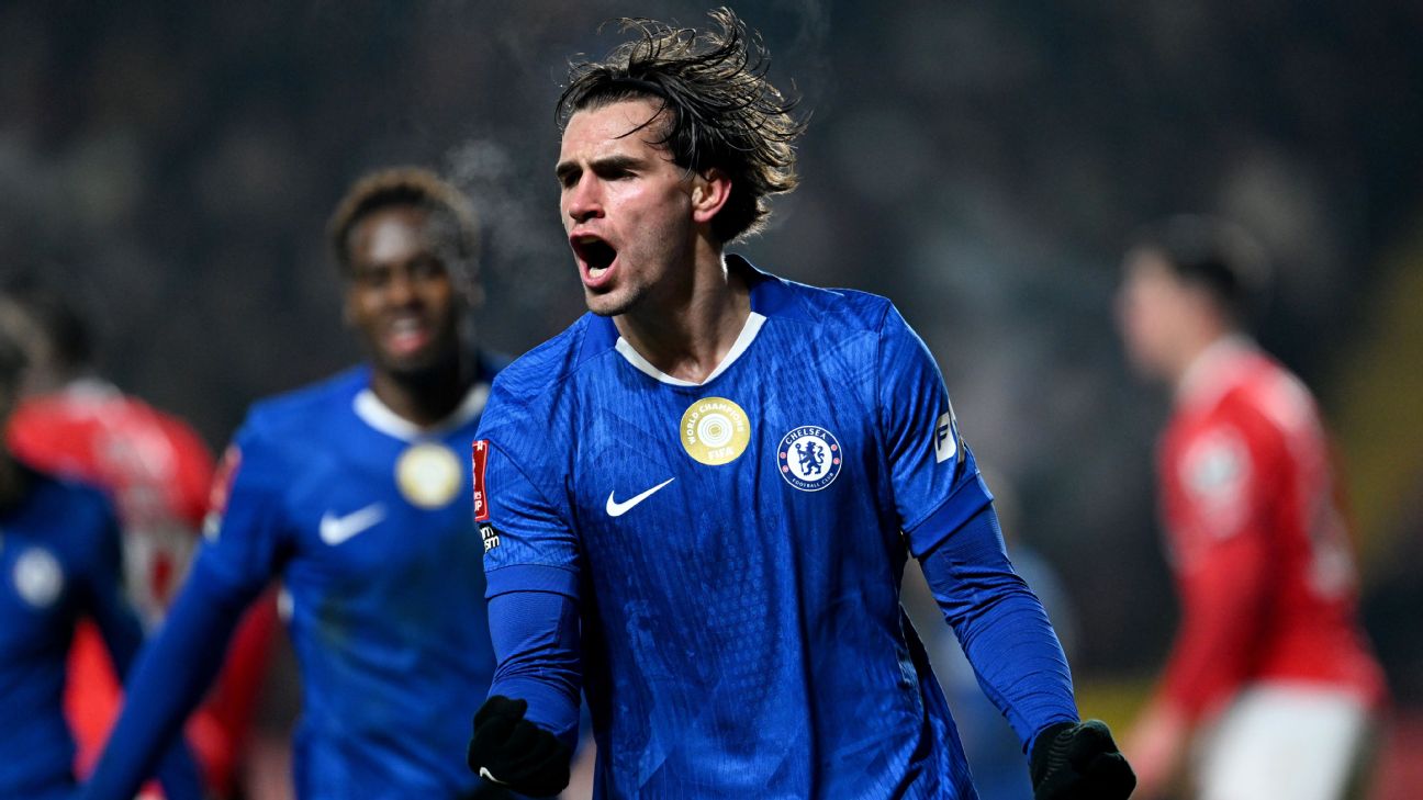 Selebrasi Marc Guiu saat mencetak gol dalam kemenangan Chelsea atas Charlton Athletic di FA Cup