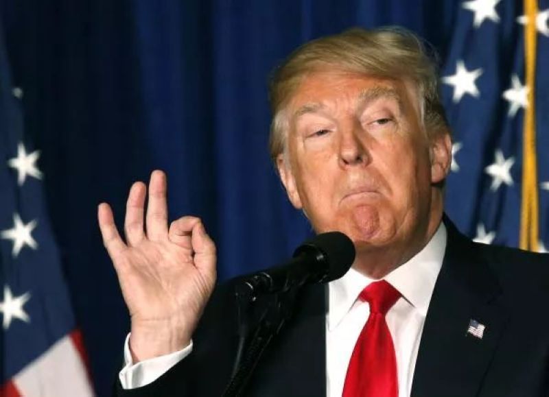 Donald Trump aku akui dirinya menjadi presiden sementara Venezuela.