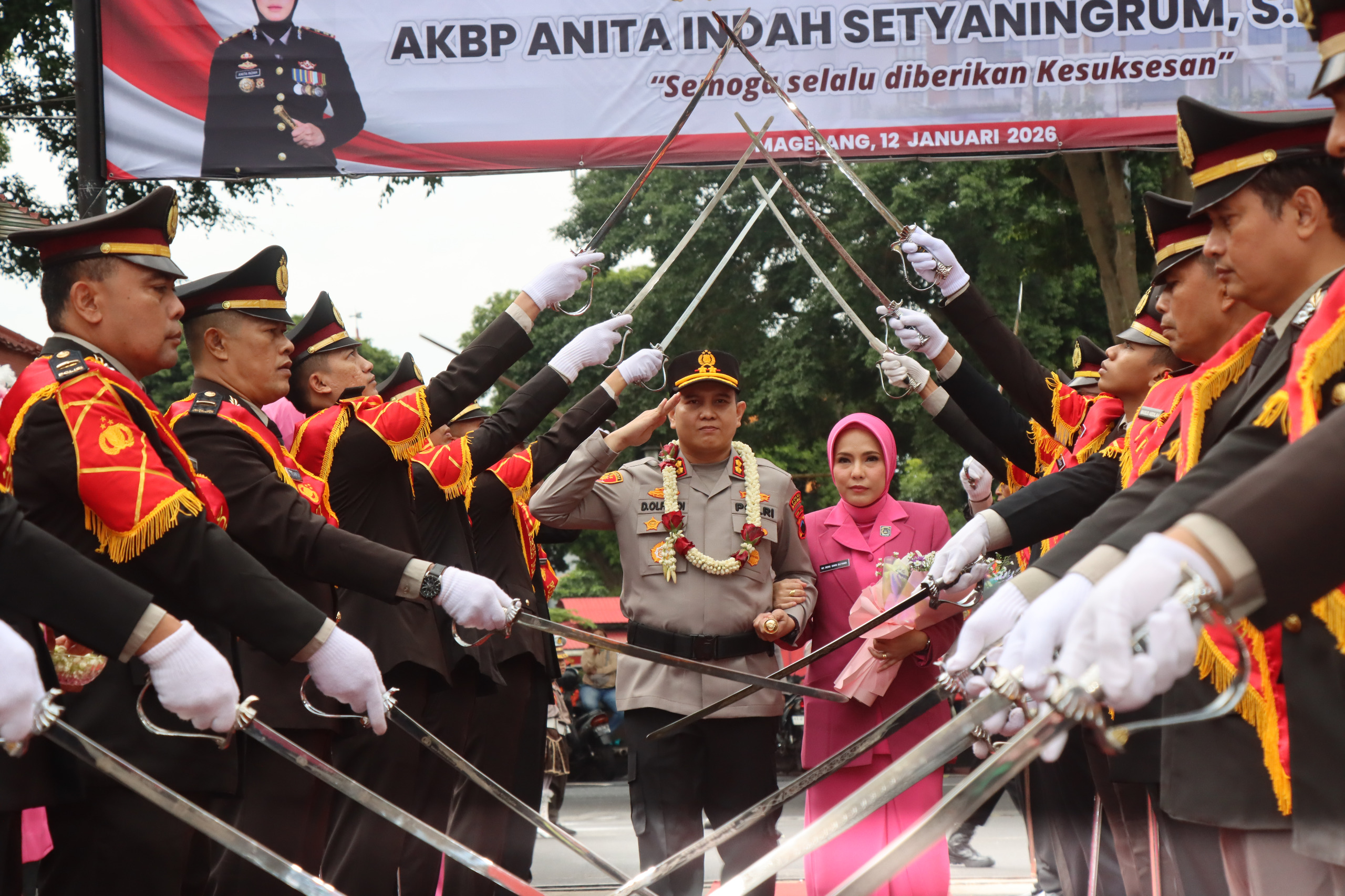 AKBP Dikri Olfandi resmi menggantikan AKBP Anita Indah Setyaningrum sebagai Kapolres Magelang Kota, Senin (12/1).
