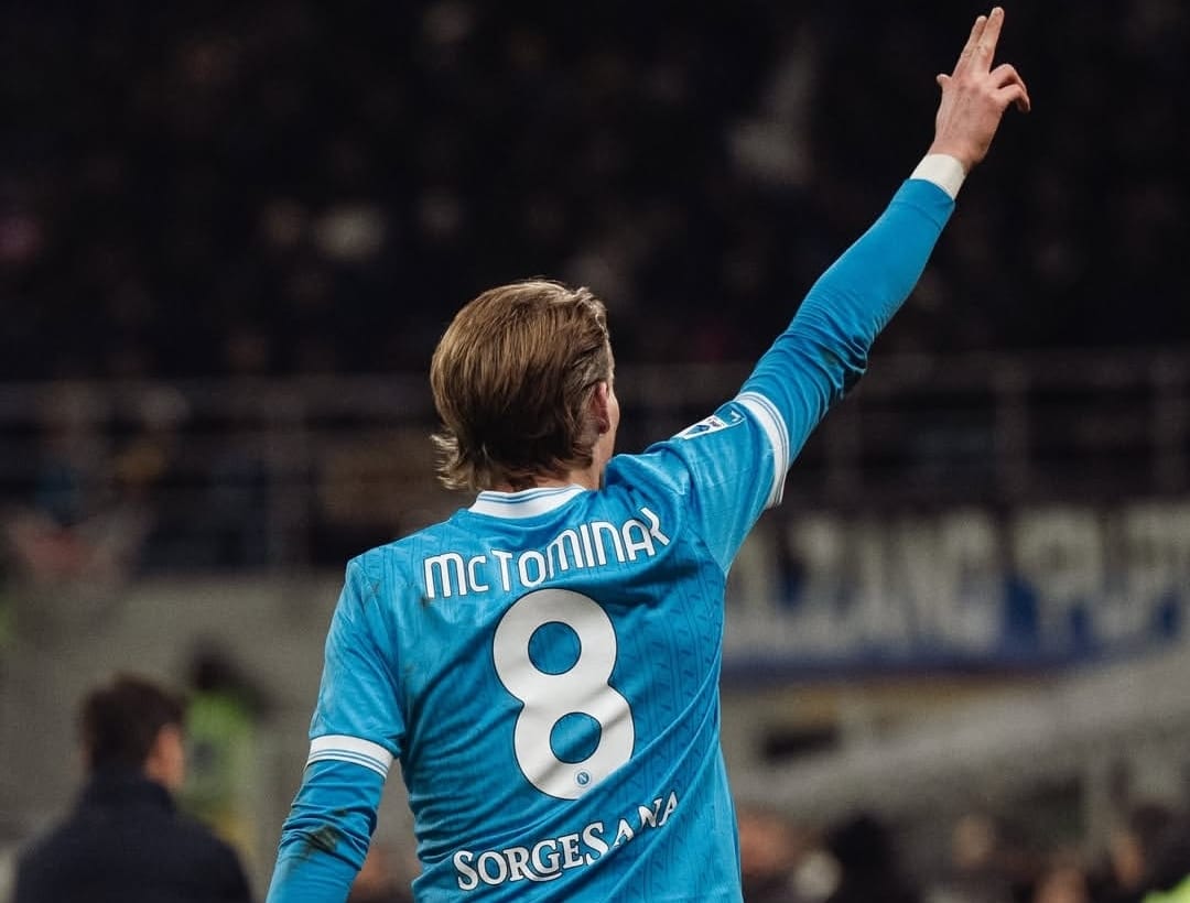 Selebrasi Scott McTominay setelah mencetak gol penyeimbang saat Napoli curi satu poin dari Inter