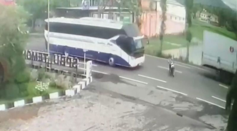 BARANG BUKTI: Satu armada bus bekas tabrakan diamankan di Polres Kulon Progo.&nbsp;