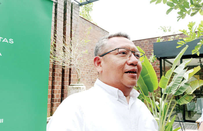 SUDAH DUA PERIODE: Fathul Wahid yang segera mengakhiri jabatan sebagai rektor UII. Ia mengaku akan kembali fokus mengajar.