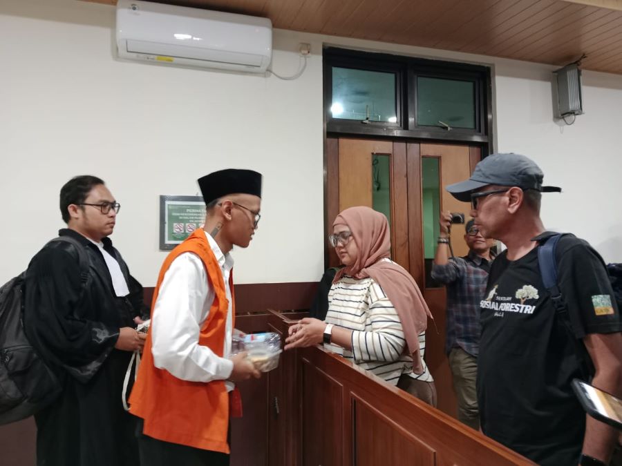 Persidangan Perdana Arie