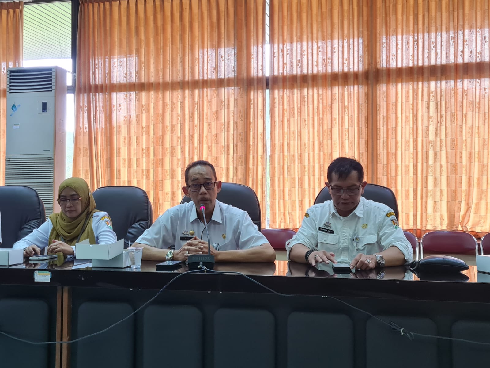 Asisten Pemerintahan dan Kesejahteraan Rakyat Sekda Kota Magelang saat menyampaikan informasi penemuan jasad Ali yang sebelumnya hilang di Gunung Slamet, Rabu (14/1/2026).&nbsp;