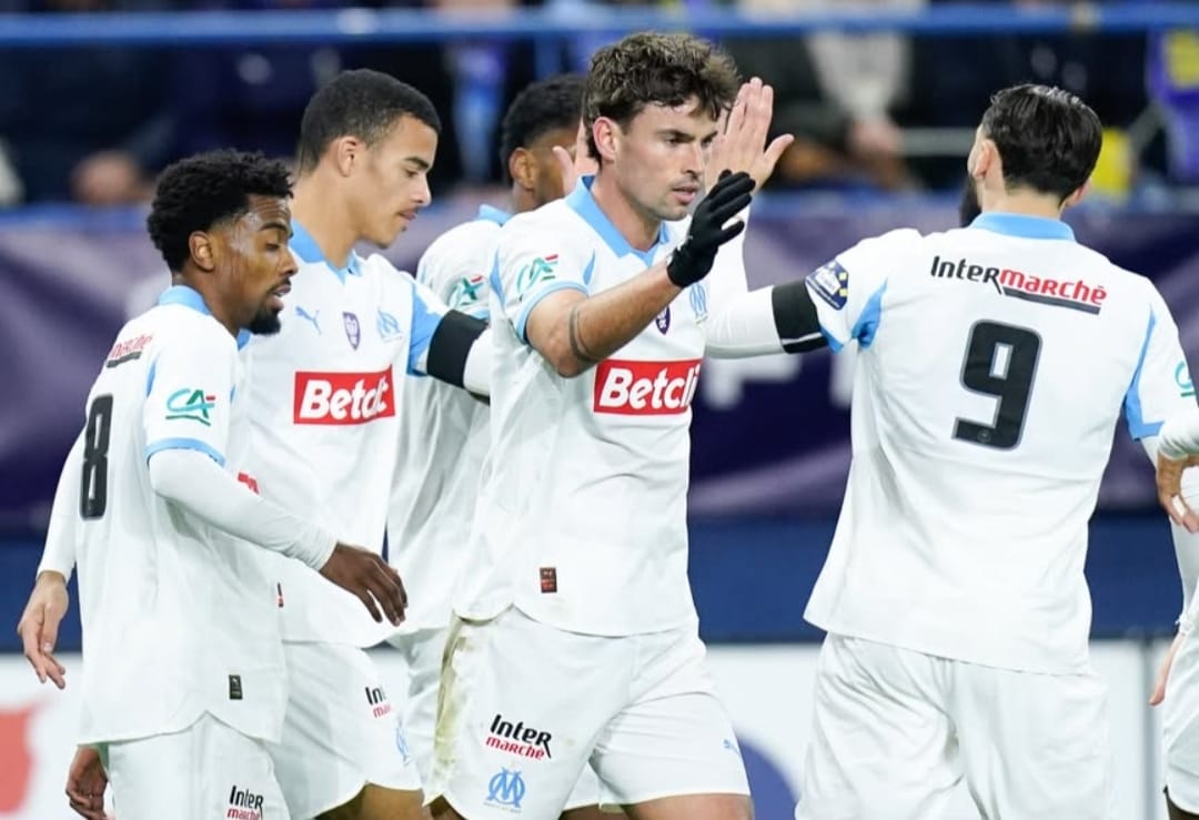 Para pemain Marseille rayakan kemenangan telak atas FC Bayeux di Coupe de France