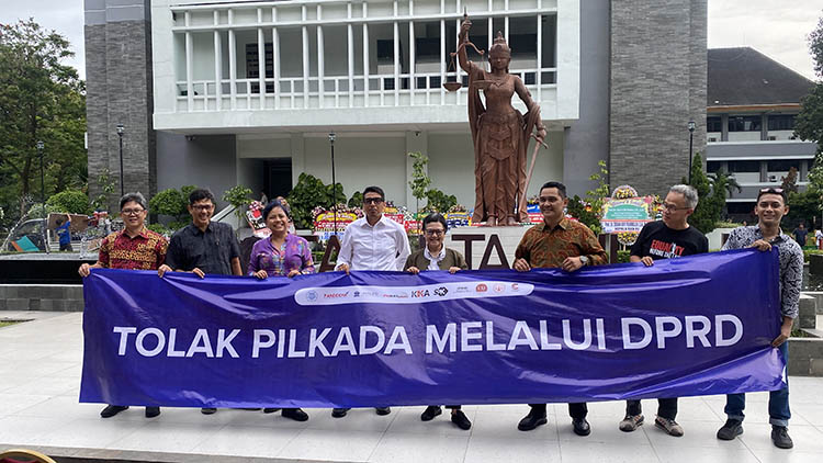 Mimbar demokrasi tolak pemilihan kepala daerah (pilkada) melalui DPRD digelar di Fakultas Hukum UGM, Kamis (15/1/2026).
