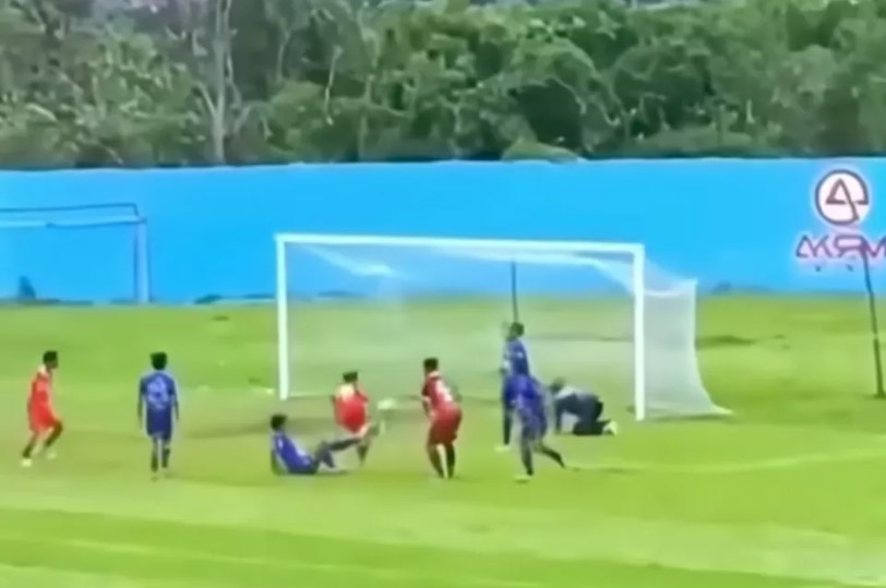Video viral pertandingan sepak bola Liga 4 di Jawa Tengah. (Istimewa)