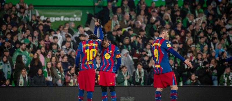 Selebrasi Lamine Yamal setelah mencetak gol dalam kemenangan Barcelona atas Racing Santander bersama Raphinha