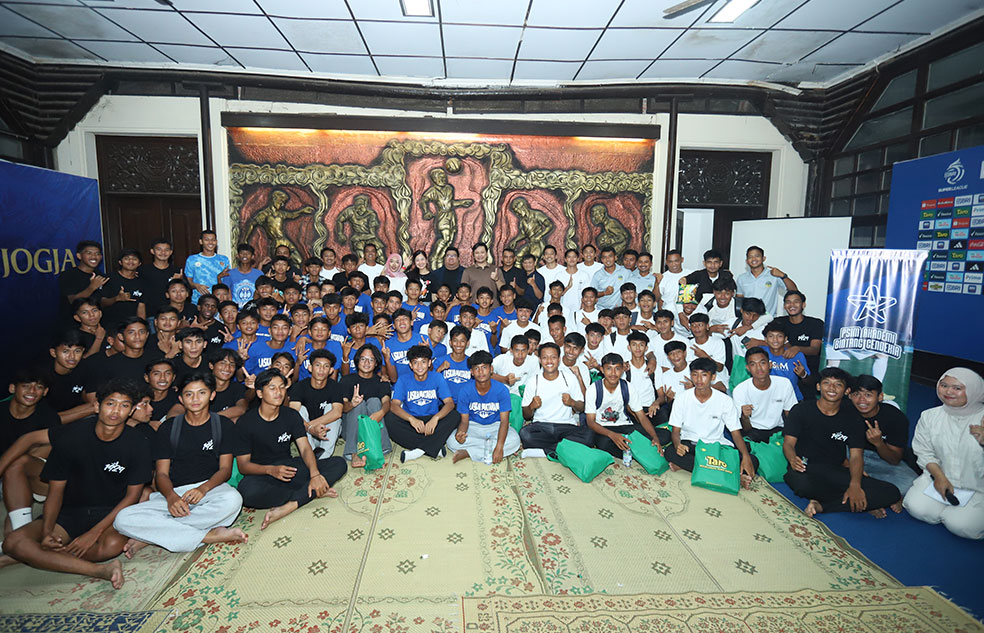 RUANG EDUKASI: Tim EPA PSIM Jogja saat bertemu dengan perwakilan manajemen hingga perwakilan pemain senior Laskar MataramM