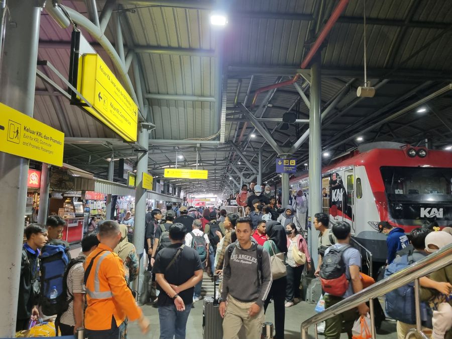 Ilustrasi foto penumpang Kereta Api di Stasiun Tugu Yogyakarta.