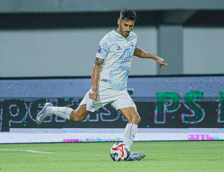 Bek PSIM Jogja asal Argentina Franco Ramos Mingo