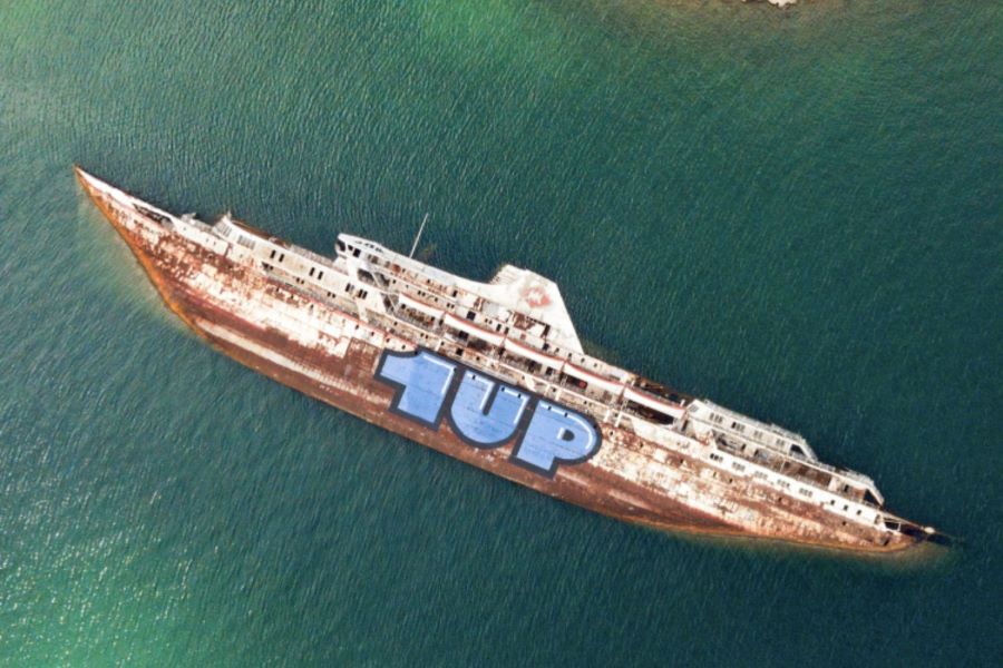 Gambar Graffiti Raksasa 1UP di Bangkai Kapal Mediternia