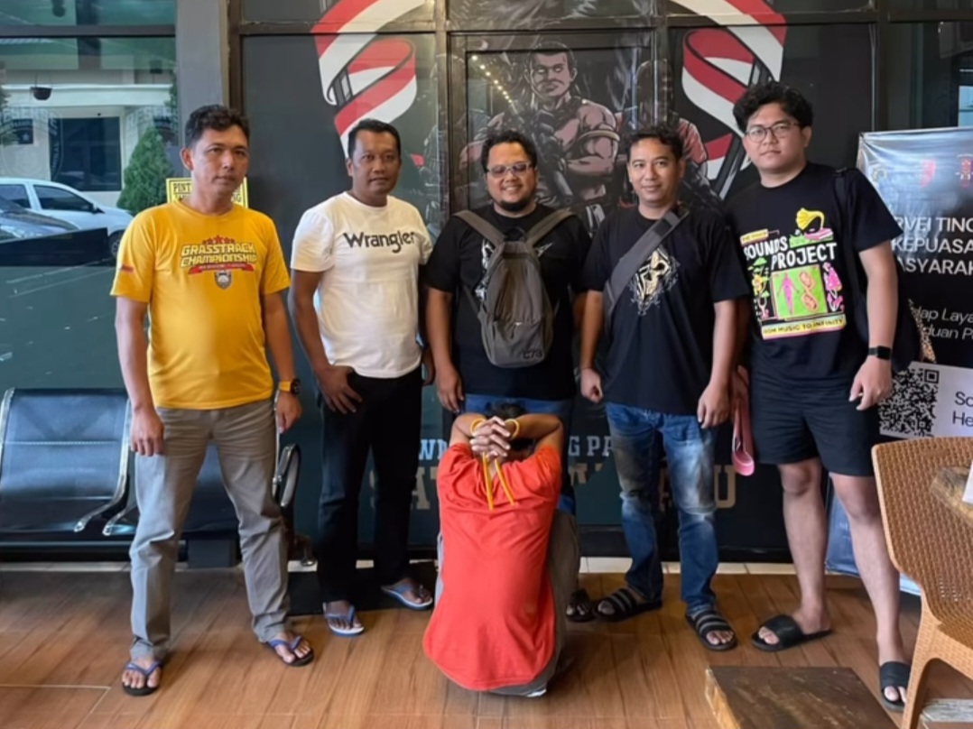 Polisi menangkap pelaku penggelapan truk di Lampung.  &nbsp;
