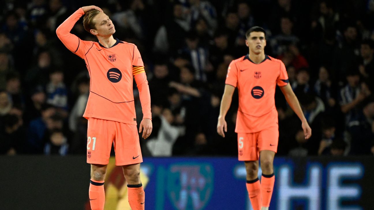 Ekpresi kekecewaan pemain Barcelona setelah kekalahan dari Real Sociedad