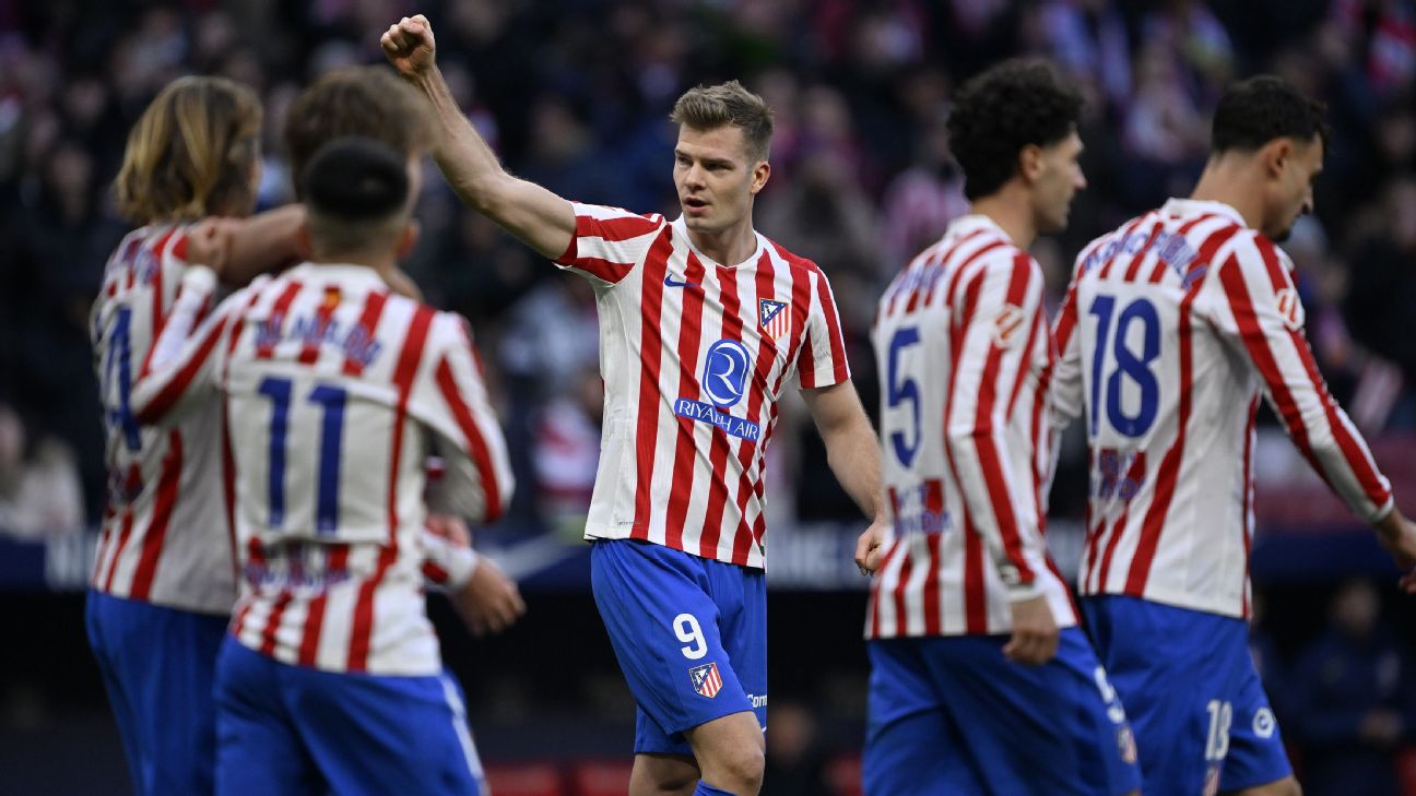 Para pemain Atletico Madrid rayakan kemenangan atas Alaves berkat gol Alexander Sorloth