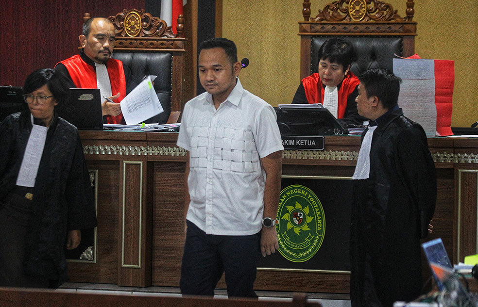 Raudi Akmal, anak terdakwa Sri Purnomo sekaligus anggota DPRD Kabupaten Sleman periode 2019&ndash;2024, menjadi salah satu saksi dalam sidang lanjutan kasus korupsi Dana Hibah Pariwisata Kabupaten Sleman