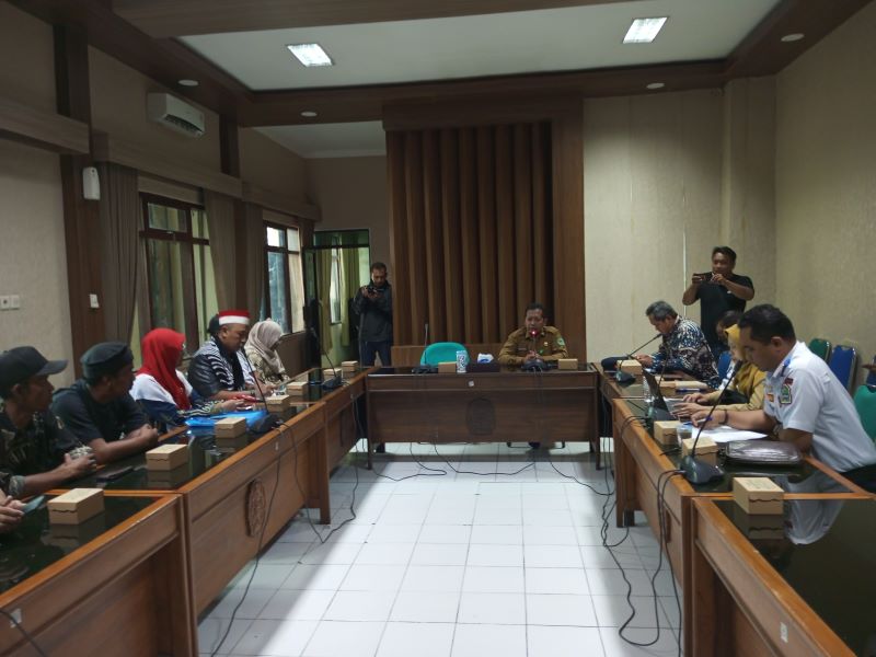 SEPAKAT: Perwakilan PKL Alun-Alun Wonosari usai bertemu dengan jajaran Setda Gunungkidul dan bersepakat terkait relokasi Selasa (20/1).