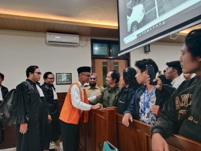 PEMERIKSAAN SAKSI: Proses sidang Perdana Arie kembali berlanjut di Pengadilan Negeri Sleman Selasa (20/1).