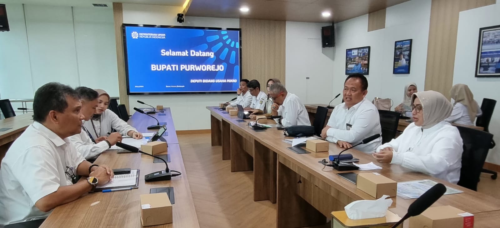 Bupati Purworejo Yuli Hasuti bersama rombongan mendatangi kantor Kementerian UMKM untuk minta dukungan kegiatan Hari Jadi ke-195 Kaupaten Purworejo. (Dokumentasi Prokopim Purworejo)  &nbsp;