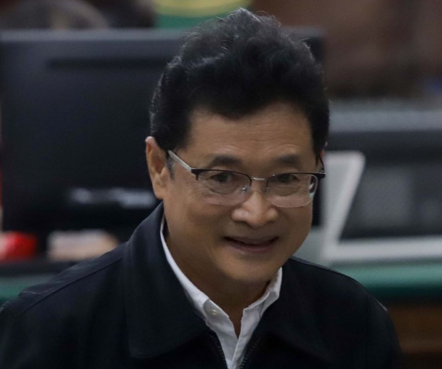 MAKIN JELAS: Suhardo Basuki memberikan keterangan dalam sidang gugatan Dahlan Iskan terhadap direksi PT Jawa Pos di Pengadilan Negeri Surabaya, Selasa (20/1).