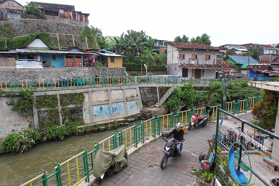 Suasana kawasan pemukiman penduduk di bantaran Sungai Winongo, wilayah Pringgokusuman, Kemantren Gedong Tengen, Kota Jogja, Rabu (21/1/2026).