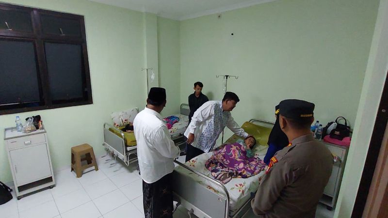 TERBARING: Siswa dari beberapa lembaga pendidikan mendapat rawat inap di Puskesmas Sentolo 1.&nbsp;