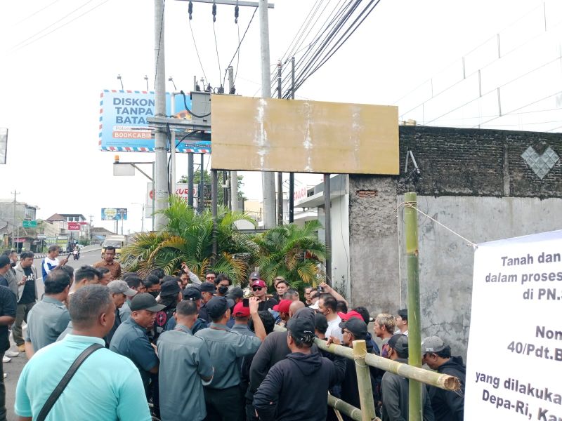 Proses eksekusi bangunan Andhini Sakti.&nbsp;