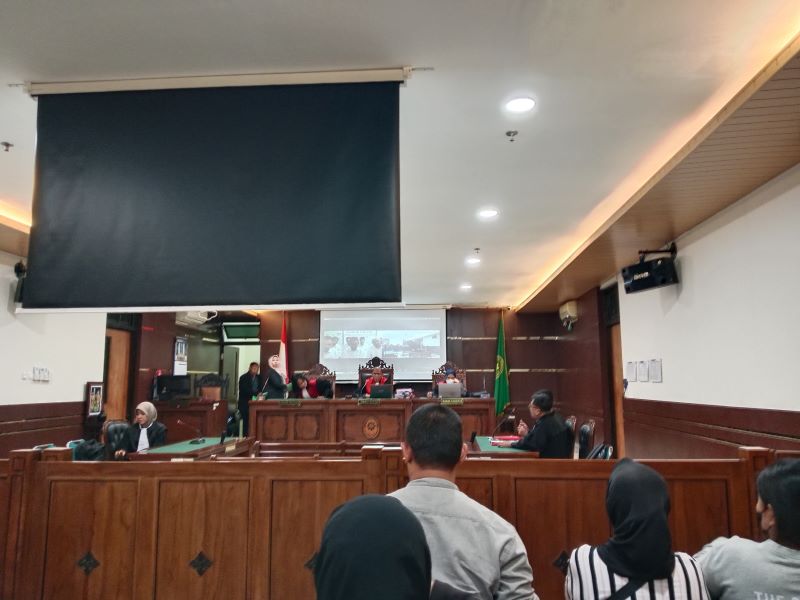 PROSES HUKUM: Sidang pengeroyokan yang mengakibatkan satu orang meninggal dunia di Pengadilan Negeri Sleman Rabu (21/1).